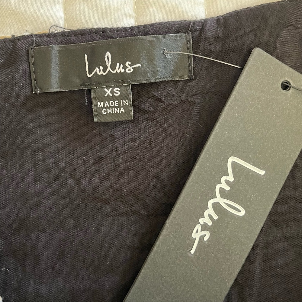 Lulus Upscale Instinct Black and Silver Tweed
Button-Front Tank Top size XS - Picture 7 of 11